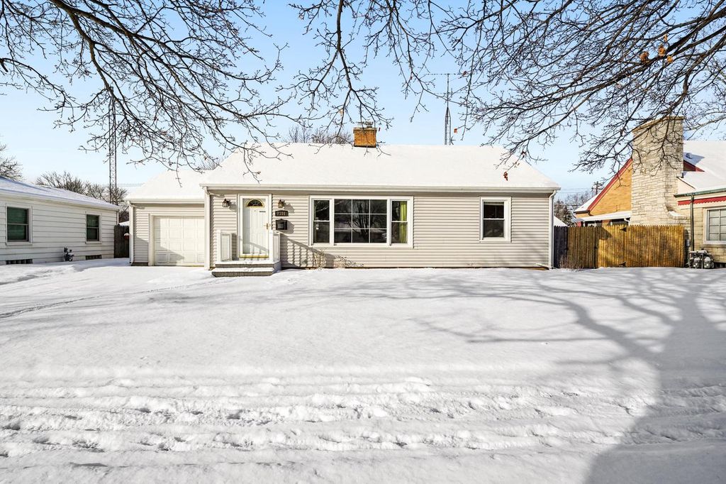 7108 Pershing BOULEVARD, Kenosha, WI 53142