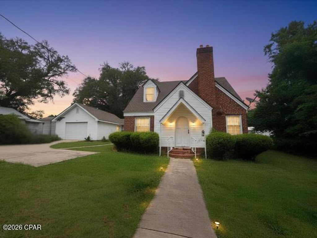 4392 Kelly Avenue, Marianna, FL 32446