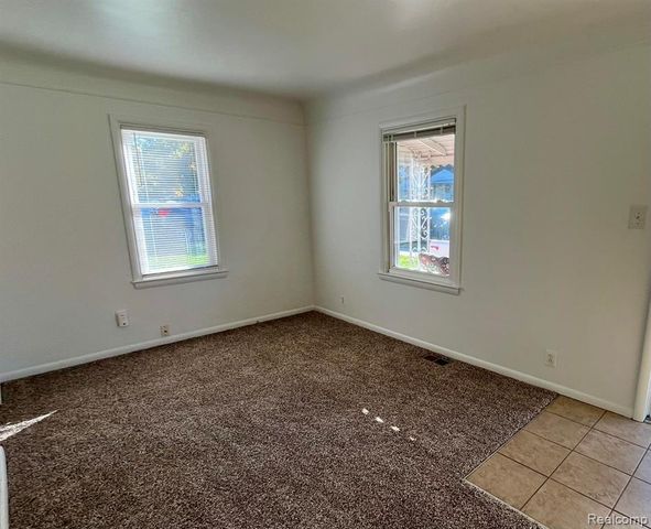 111 E Coy Avenue, Hazel Park, MI 48030