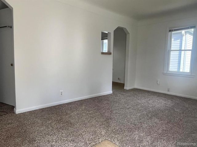 111 E Coy Avenue, Hazel Park, MI 48030