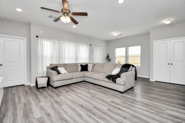 1148 Road 5102, Cleveland, TX 77327