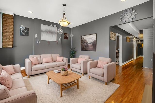 4016 S Indiana Avenue, Chicago, IL 60653