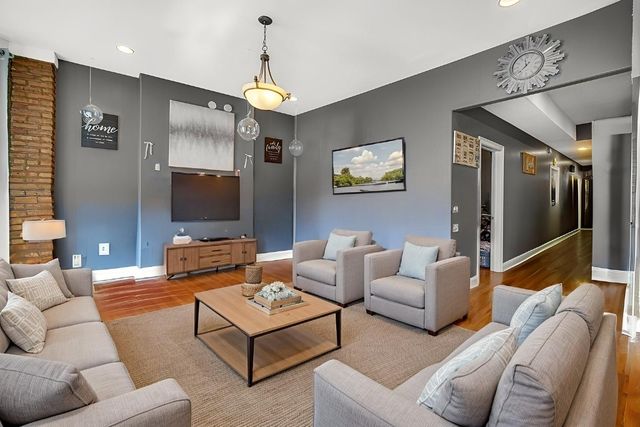 4016 S Indiana Avenue, Chicago, IL 60653