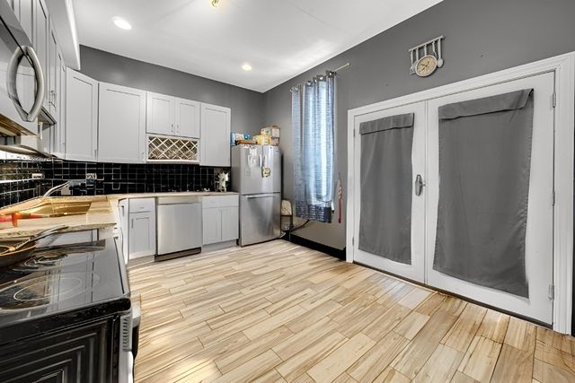 4016 S Indiana Avenue, Chicago, IL 60653