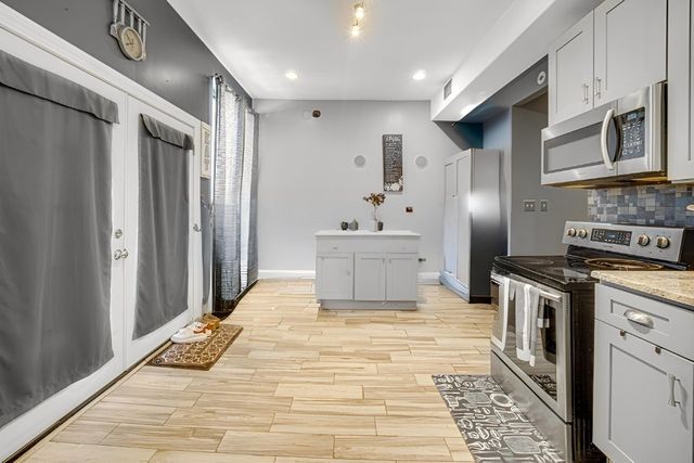 4016 S Indiana Avenue, Chicago, IL 60653
