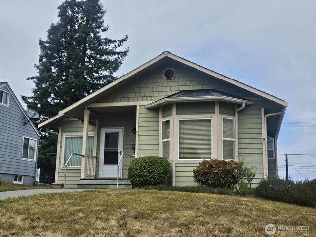 811 W 8th St, Port Angeles, WA 98363