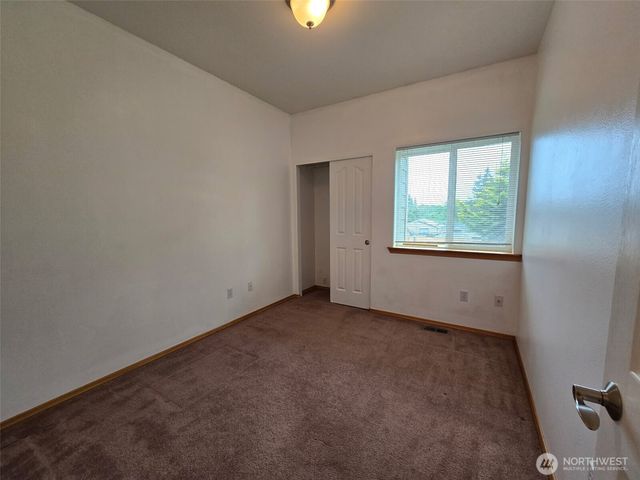 811 W 8th St, Port Angeles, WA 98363