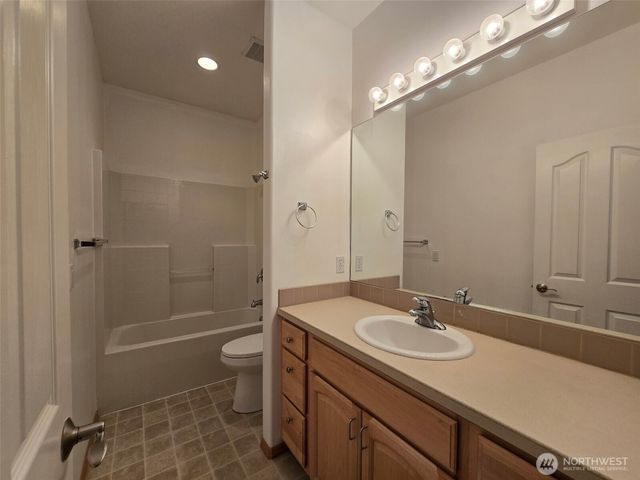 811 W 8th St, Port Angeles, WA 98363