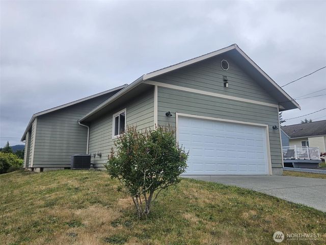 811 W 8th St, Port Angeles, WA 98363