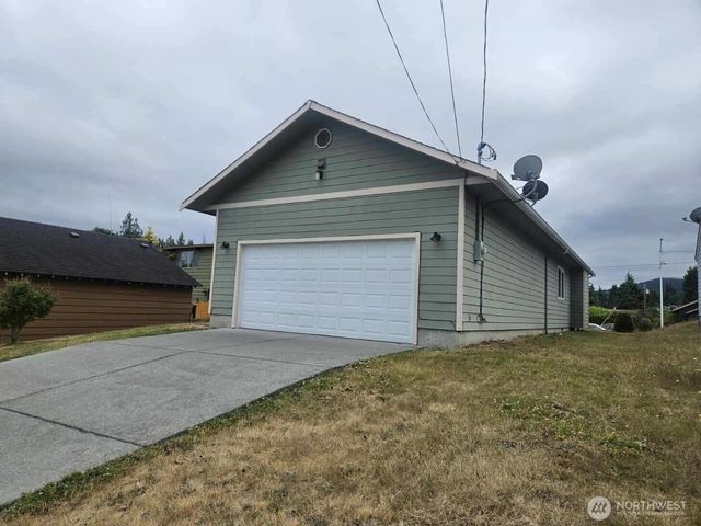 811 W 8th St, Port Angeles, WA 98363