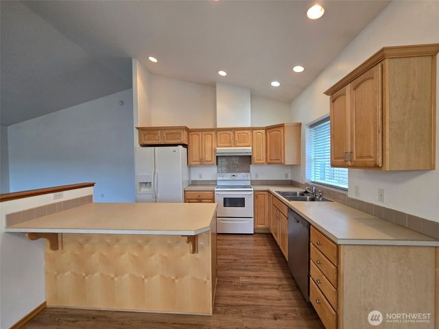 811 W 8th St, Port Angeles, WA 98363