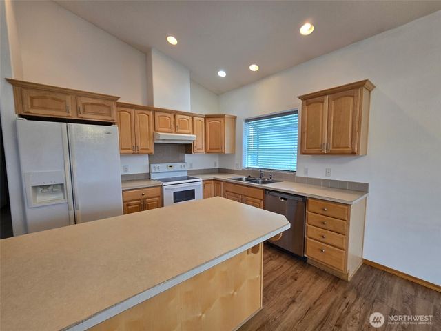 811 W 8th St, Port Angeles, WA 98363