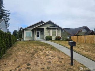 811 W 8th St, Port Angeles, WA 98363