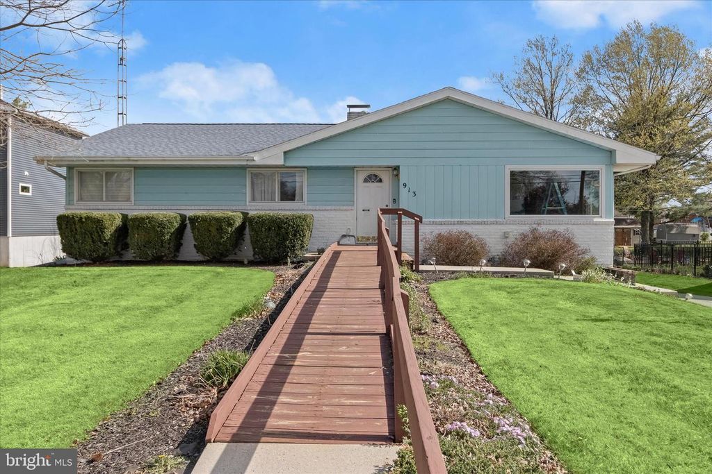 913 GOBIN STREET, Carlisle, PA 17013