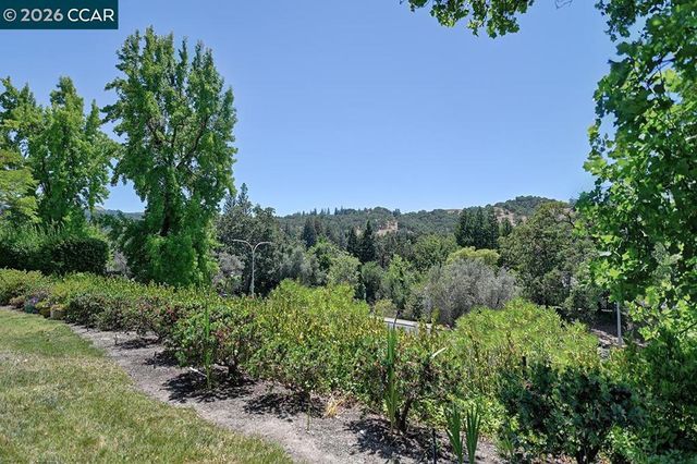 2055 Cactus Ct 6, Walnut Creek, CA 94595