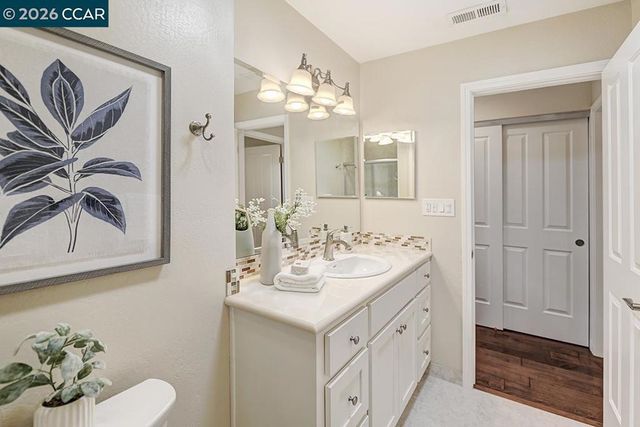 2055 Cactus Ct 6, Walnut Creek, CA 94595