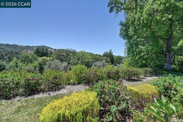 2055 Cactus Ct 6, Walnut Creek, CA 94595
