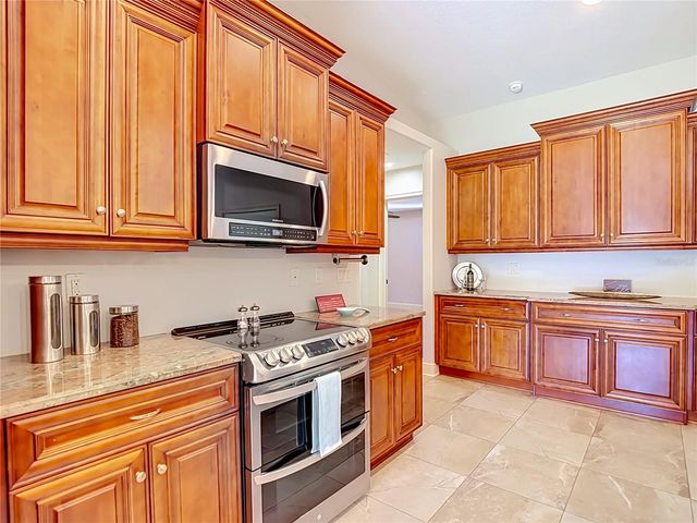 4113 HOLLOW HILL DR, Tampa, FL 33624