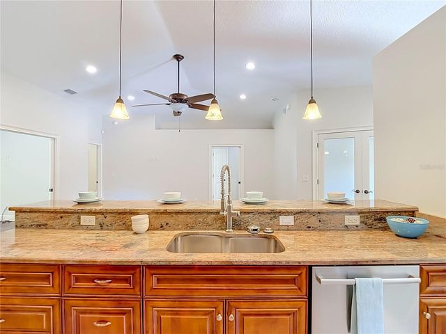 4113 HOLLOW HILL DR, Tampa, FL 33624