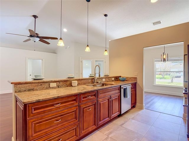 4113 HOLLOW HILL DR, Tampa, FL 33624