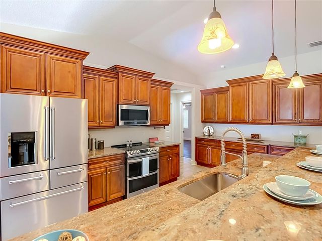 4113 HOLLOW HILL DR, Tampa, FL 33624