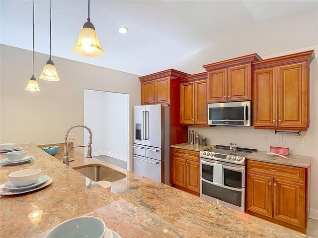 4113 HOLLOW HILL DR, Tampa, FL 33624