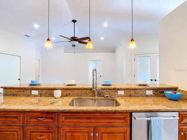4113 HOLLOW HILL DR, Tampa, FL 33624