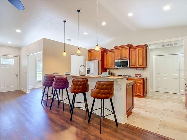 4113 HOLLOW HILL DR, Tampa, FL 33624