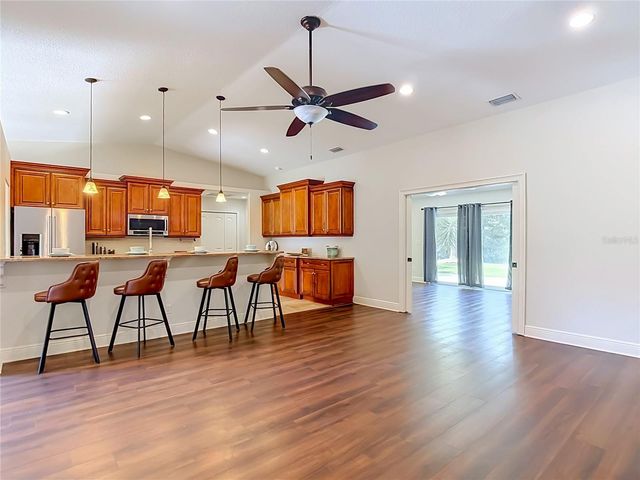 4113 HOLLOW HILL DR, Tampa, FL 33624