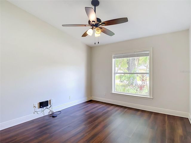 4113 HOLLOW HILL DR, Tampa, FL 33624