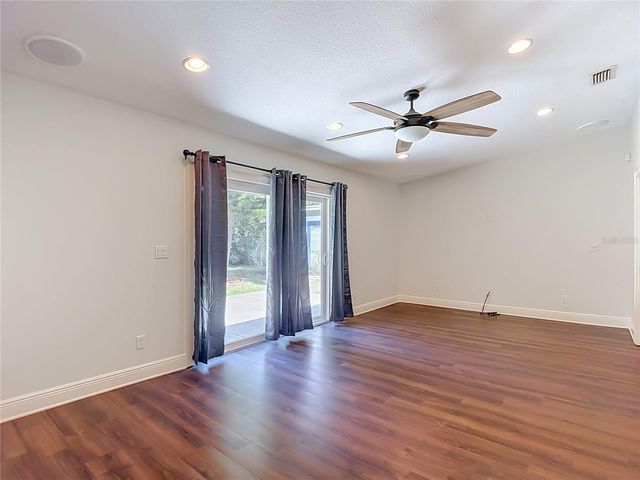 4113 HOLLOW HILL DR, Tampa, FL 33624
