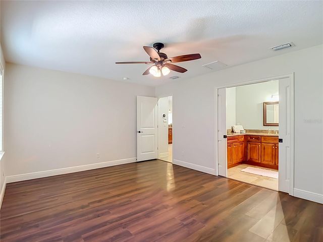 4113 HOLLOW HILL DR, Tampa, FL 33624