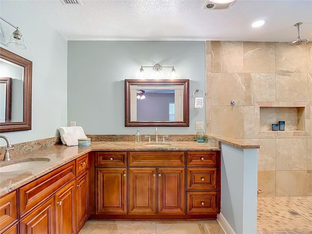 4113 HOLLOW HILL DR, Tampa, FL 33624