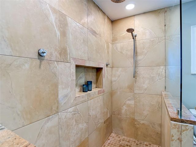 4113 HOLLOW HILL DR, Tampa, FL 33624