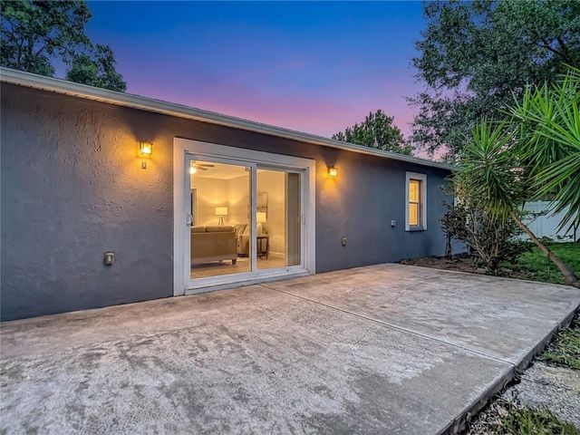 4113 HOLLOW HILL DR, Tampa, FL 33624