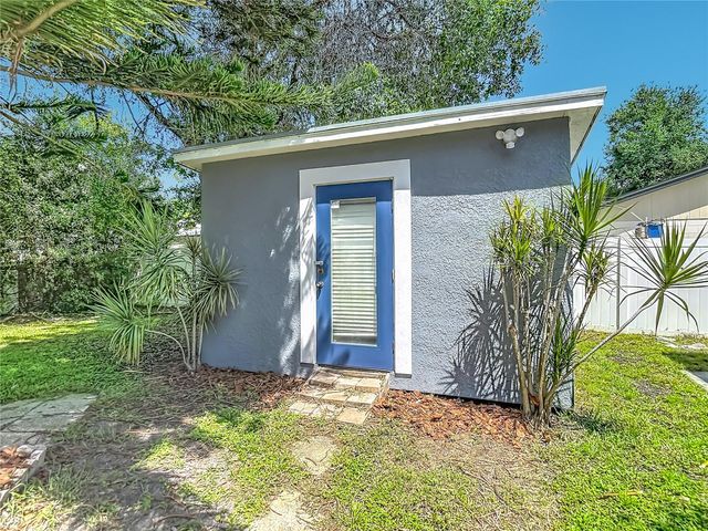 4113 HOLLOW HILL DR, Tampa, FL 33624