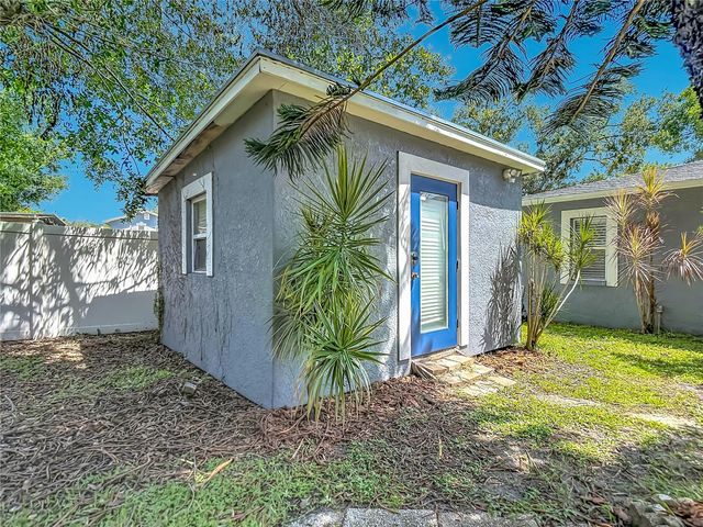 4113 HOLLOW HILL DR, Tampa, FL 33624