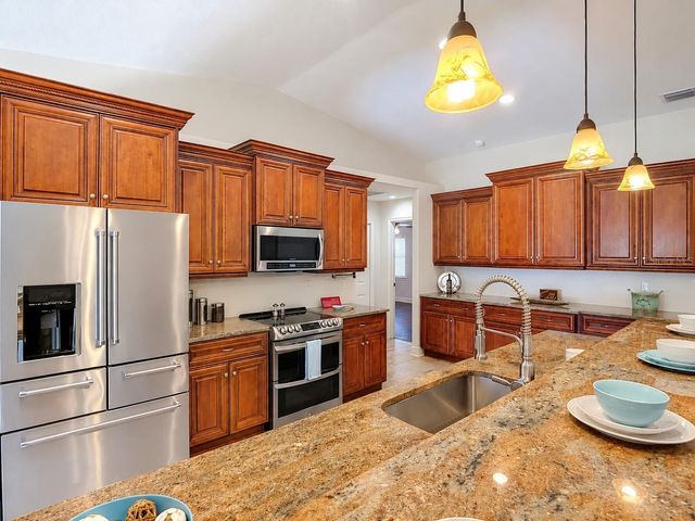 4113 HOLLOW HILL DR, Tampa, FL 33624