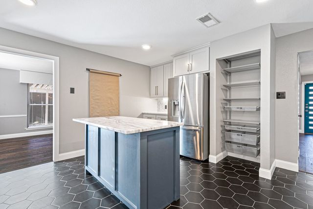 2010 Heatherbrook Drive, Grapevine, TX 76051