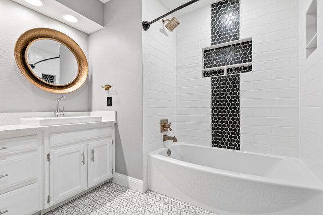 2010 Heatherbrook Drive, Grapevine, TX 76051