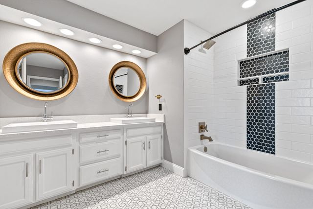 2010 Heatherbrook Drive, Grapevine, TX 76051