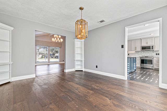 2010 Heatherbrook Drive, Grapevine, TX 76051