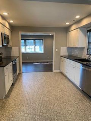 1032 West Windy Ridge Lane, Springfield, MO 65803