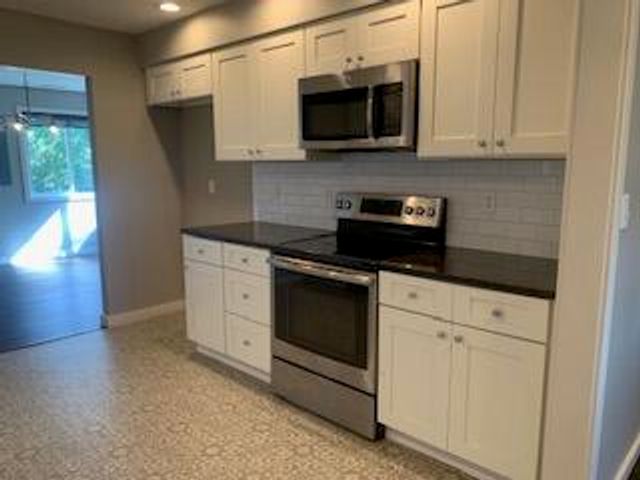 1032 West Windy Ridge Lane, Springfield, MO 65803