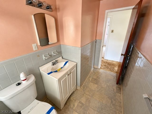 1406 Bower St, Linden City, NJ 07036