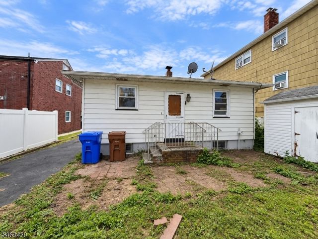 1406 Bower St, Linden City, NJ 07036