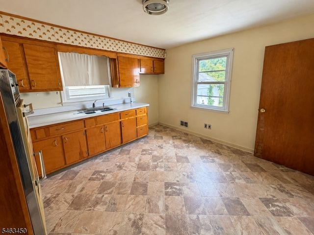 1406 Bower St, Linden City, NJ 07036