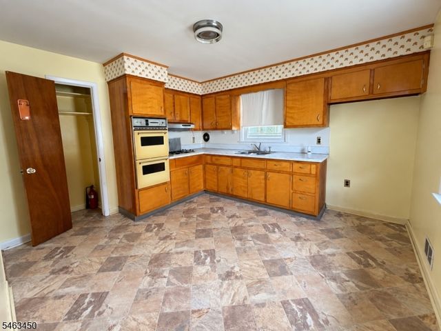1406 Bower St, Linden City, NJ 07036