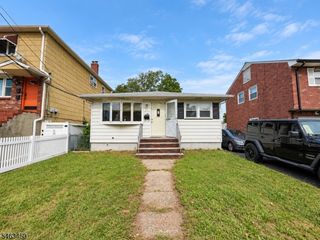1406 Bower St, Linden City, NJ 07036