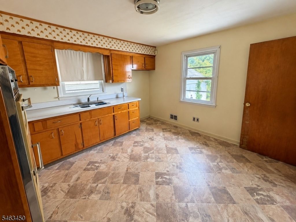 1406 Bower St, Linden City, NJ 07036 — photo 5